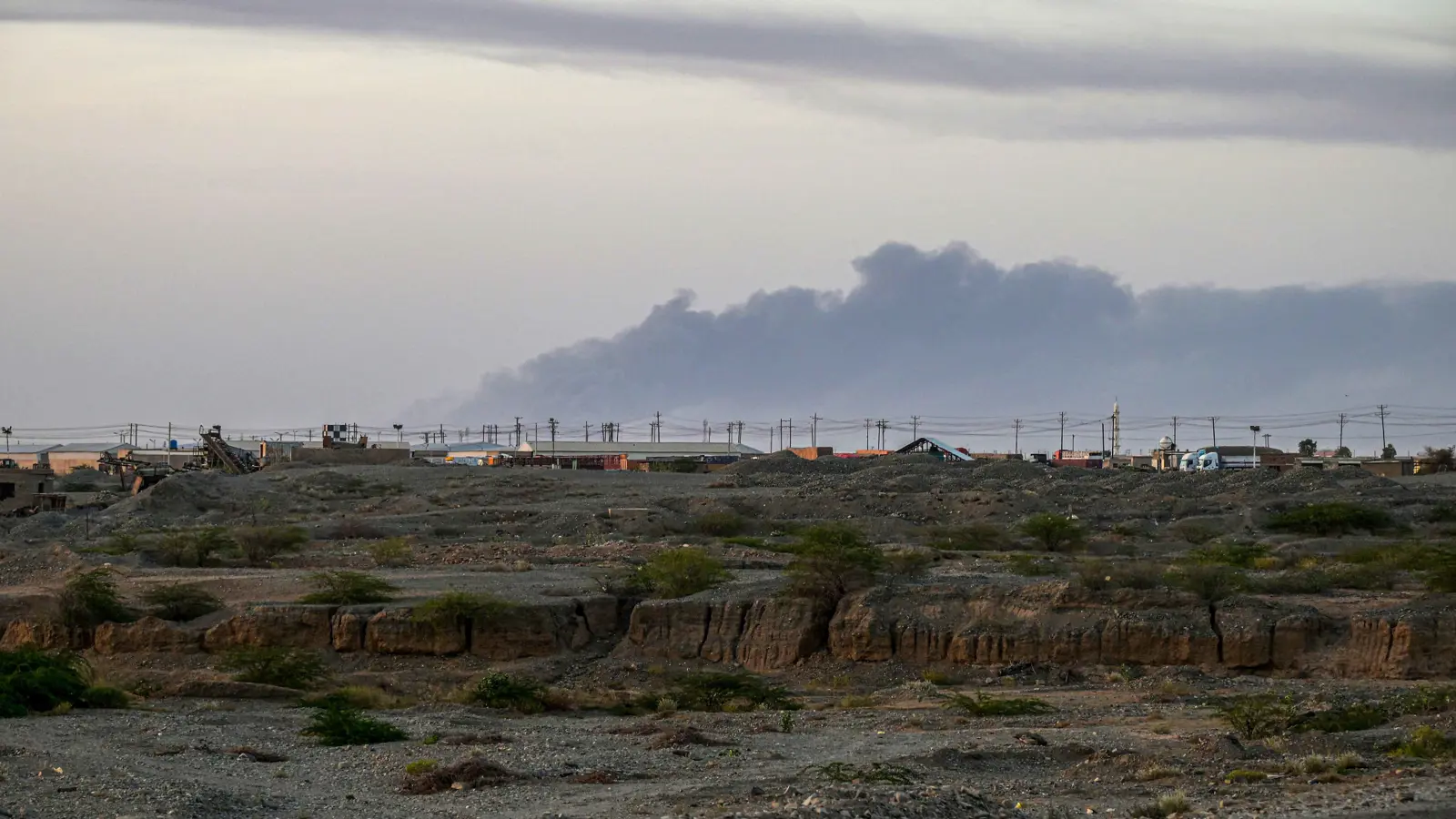 للمرة الأولى.. مسيرات انتحارية تستهدف قاعدة للجيش السوداني في بورتسودان