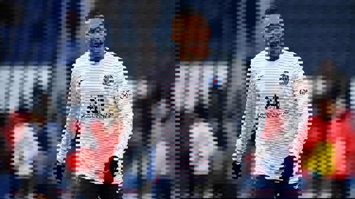 مبابي يرحب بتجديد عقده مع باريس سان جيرمان بشروط جديدة