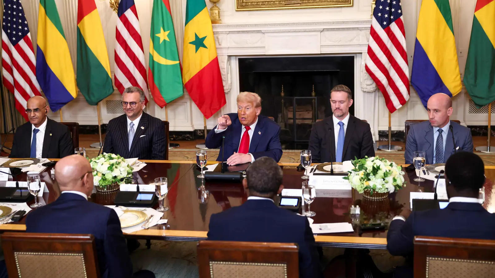 وثيقة تكشف صفقة ترامب "الخفية" مع الدول الأفريقية الخمس