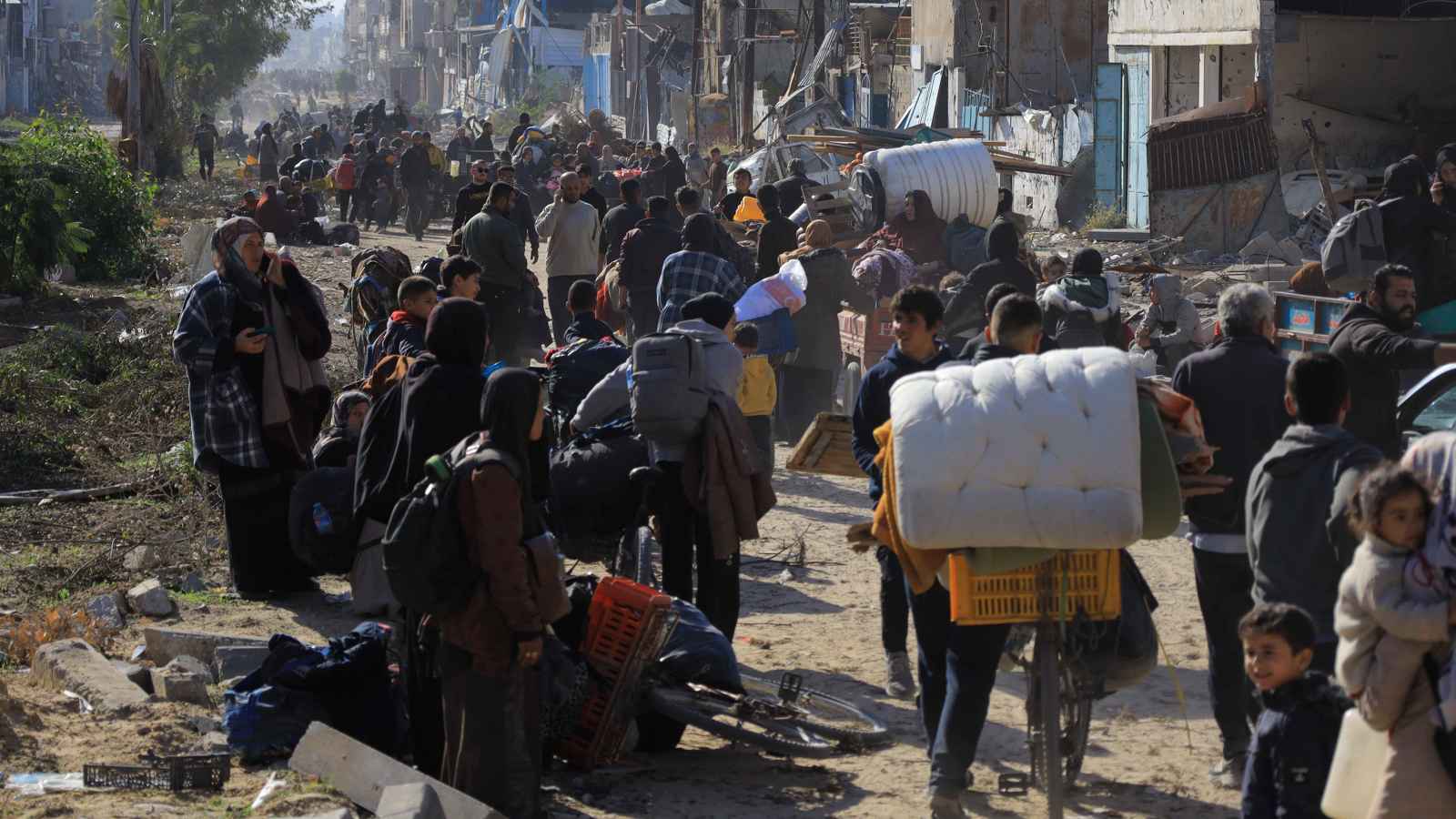 هآرتس: إسرائيل بدأت في إخلاء شمال غزة من السكان