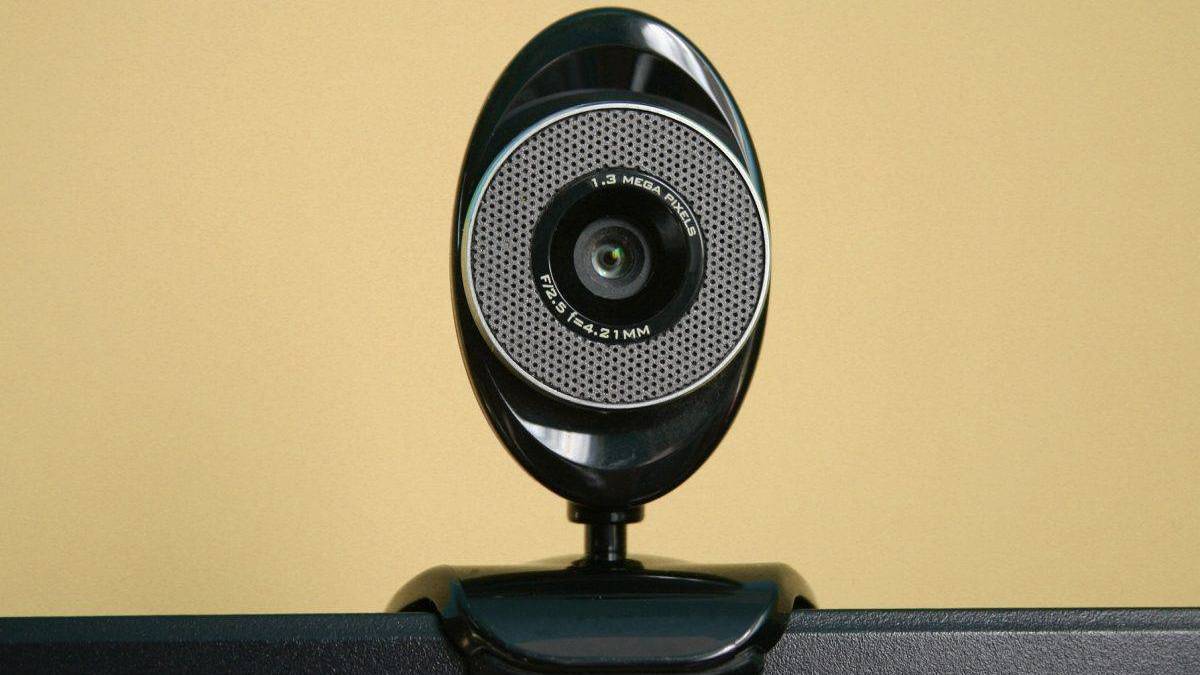 قراصنة يخترقون اجتماعا برلمانيا ويعرضون صورا إباحية