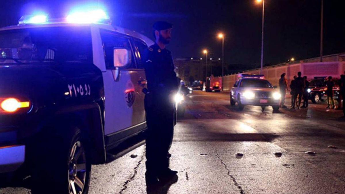 شاب سعودي يثير ذعر سكان في الطائف بسلاح رشاش 