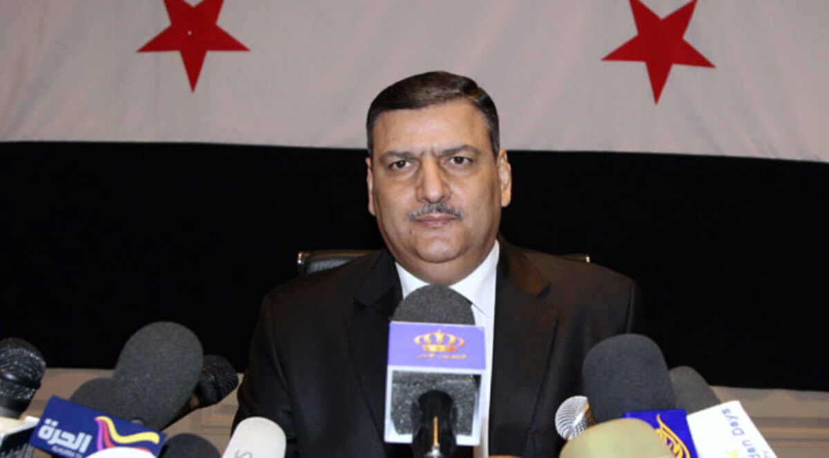 رياض حجاب ينافس على رئاسة المعارضة السياسية في المنفى