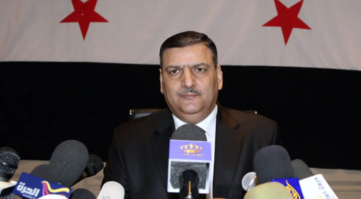 رياض حجاب ينافس على رئاسة المعارضة السياسية في المنفى