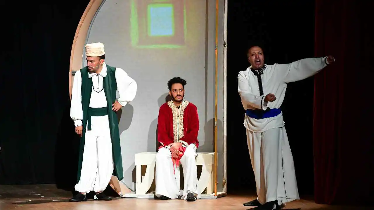"قطيب الخيزران".. مسرحية تستعيد قصص الحب في التراث المغربي (صور)