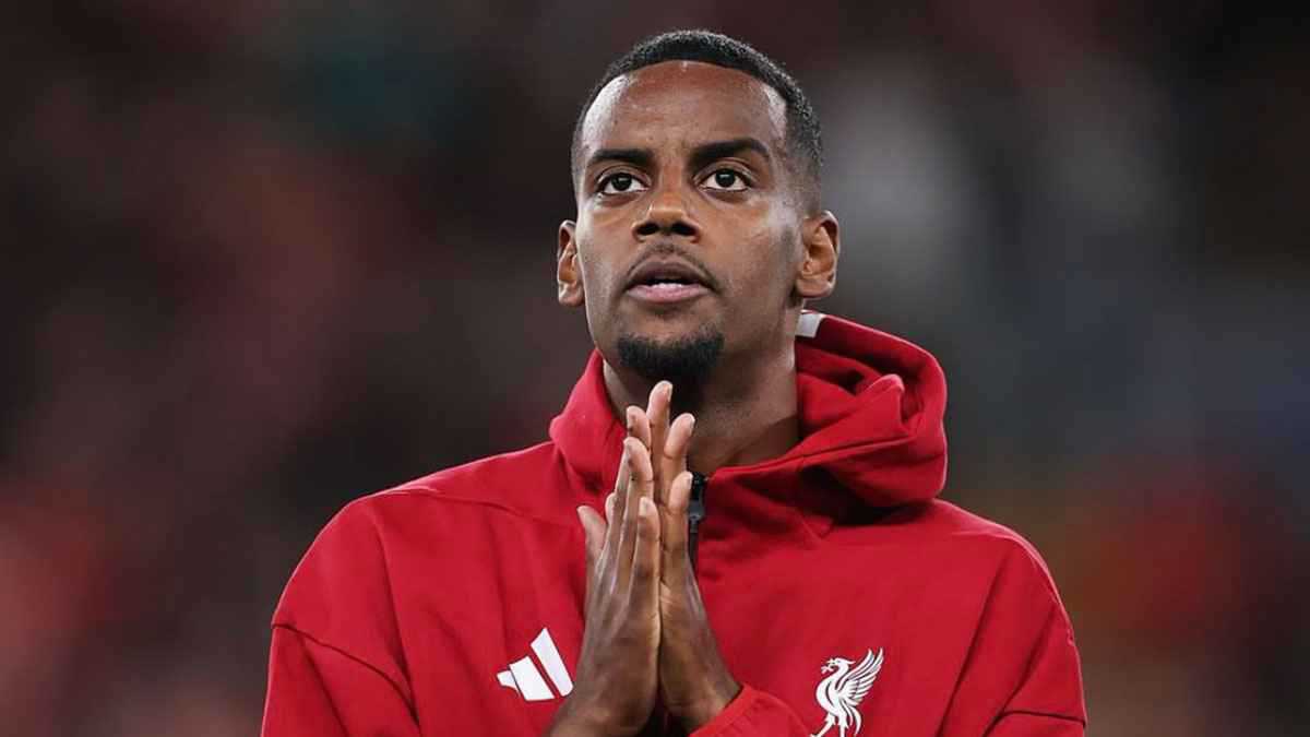 سبب استبعاد إيزاك من قائمة مباراة ليفربول ضد مانشستر سيتي 