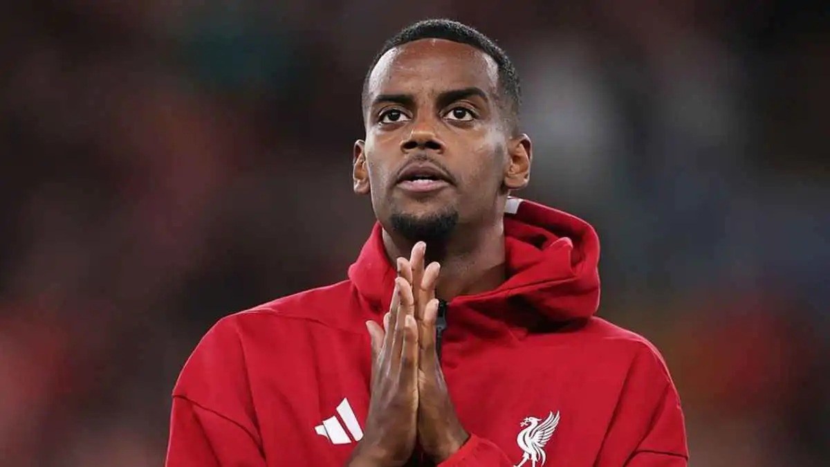 سبب استبعاد إيزاك من قائمة مباراة ليفربول ضد مانشستر سيتي