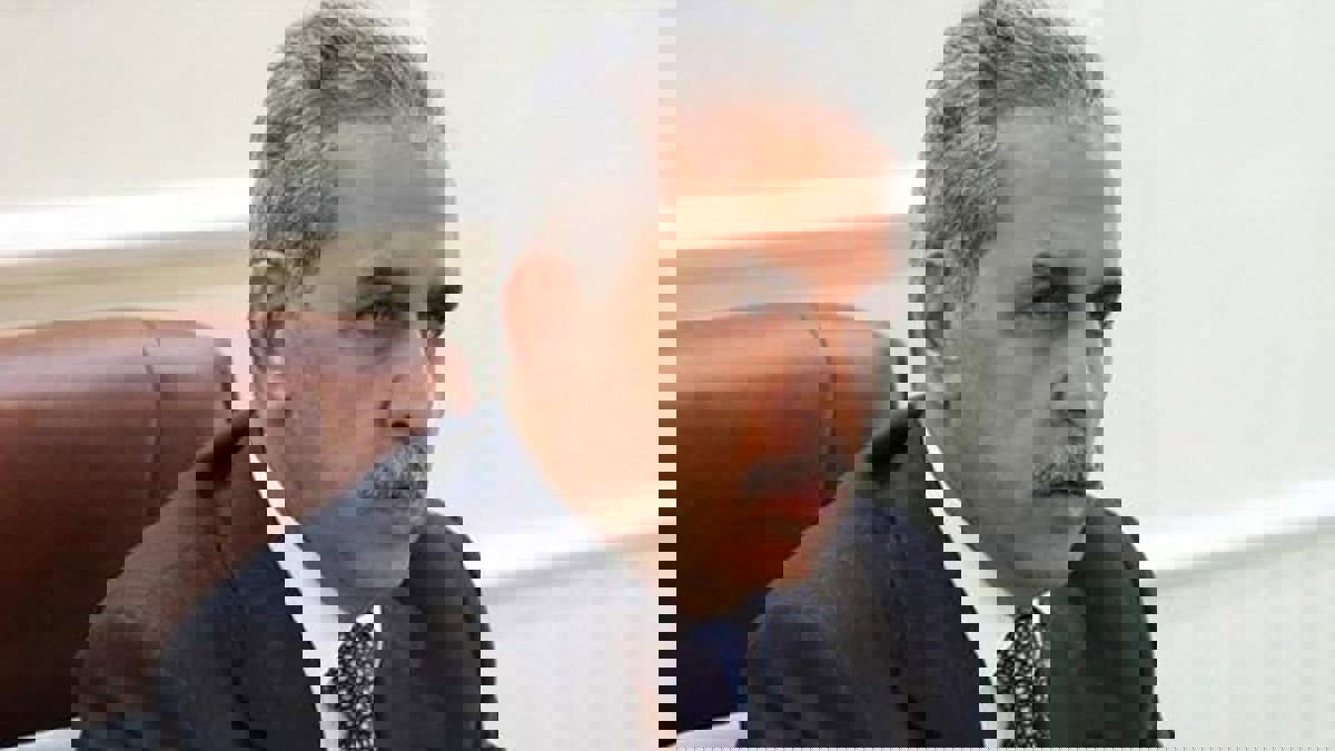 رئيس مجلس القضاء العراقي يطالب بتعديل الدستور لإنهاء الأزمة السياسية