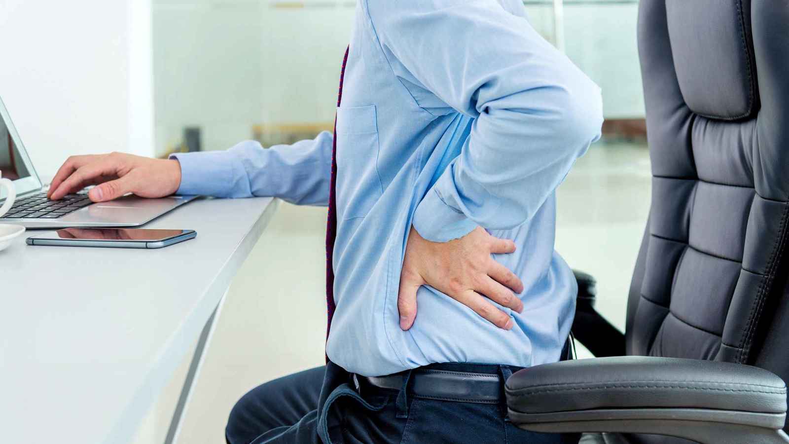 إجراءات بسيطة لتجاوز المخاطر الصحية للجلوس طويلاً