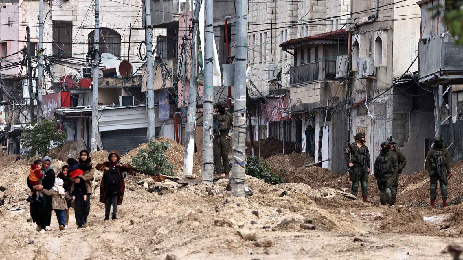 بسبب الهجوم الإسرائيلي.. نزوح نصف سكان مخيم نور شمس