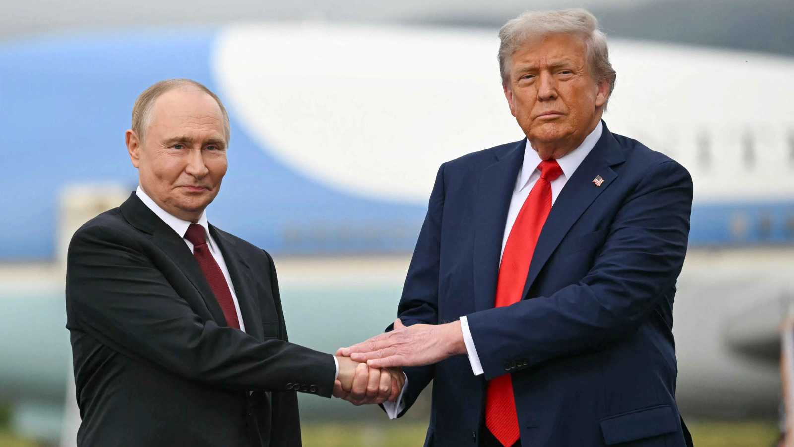 محادثات بوتين وترامب.. هل تمهد لقمة ثلاثية "حاسمة" مع زيلينسكي؟