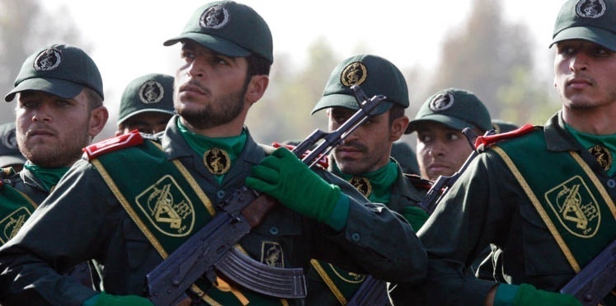 بسبب الضغط.. هل يتراجع ترامب عن تصنيف "الحرس الثوري الإيراني" منظمة "إرهابية"