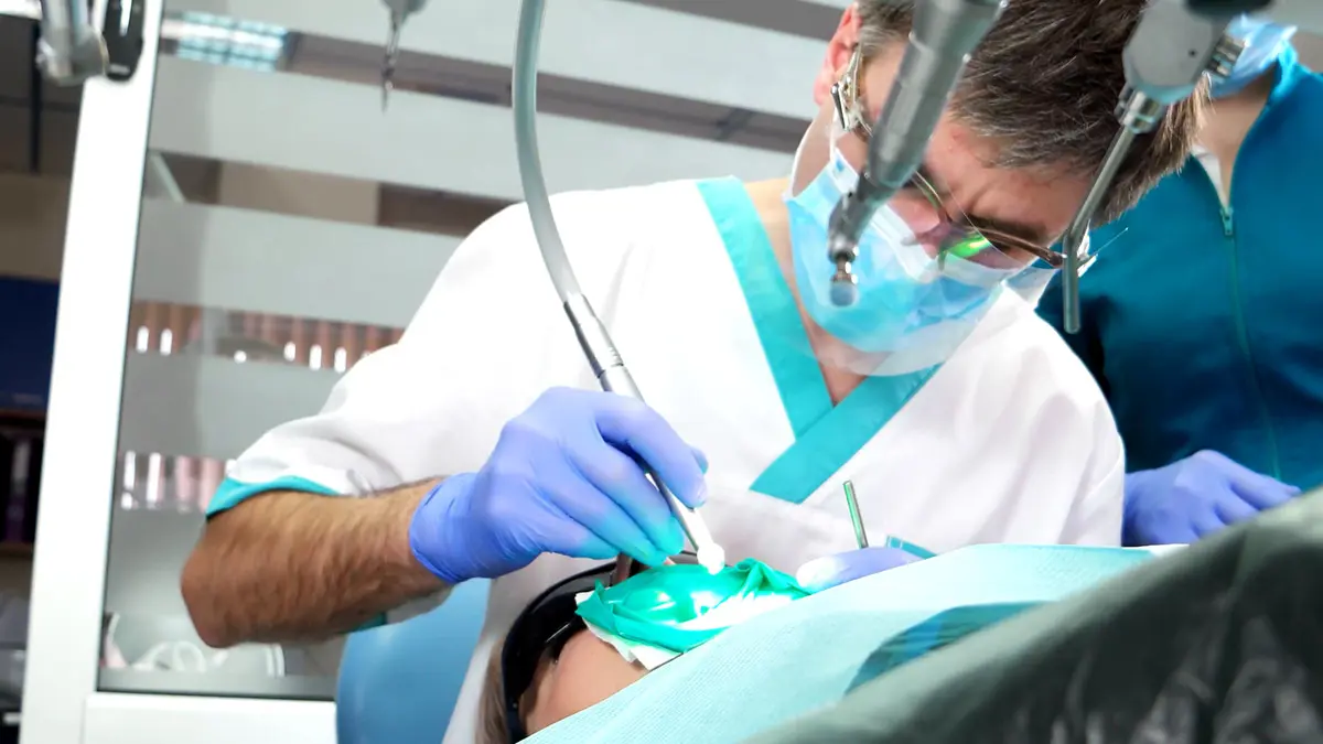 وداعًا لحشو الأسنان.. ابتكار مادة تعيد نمو مينا الأسنان بشكل طبيعي