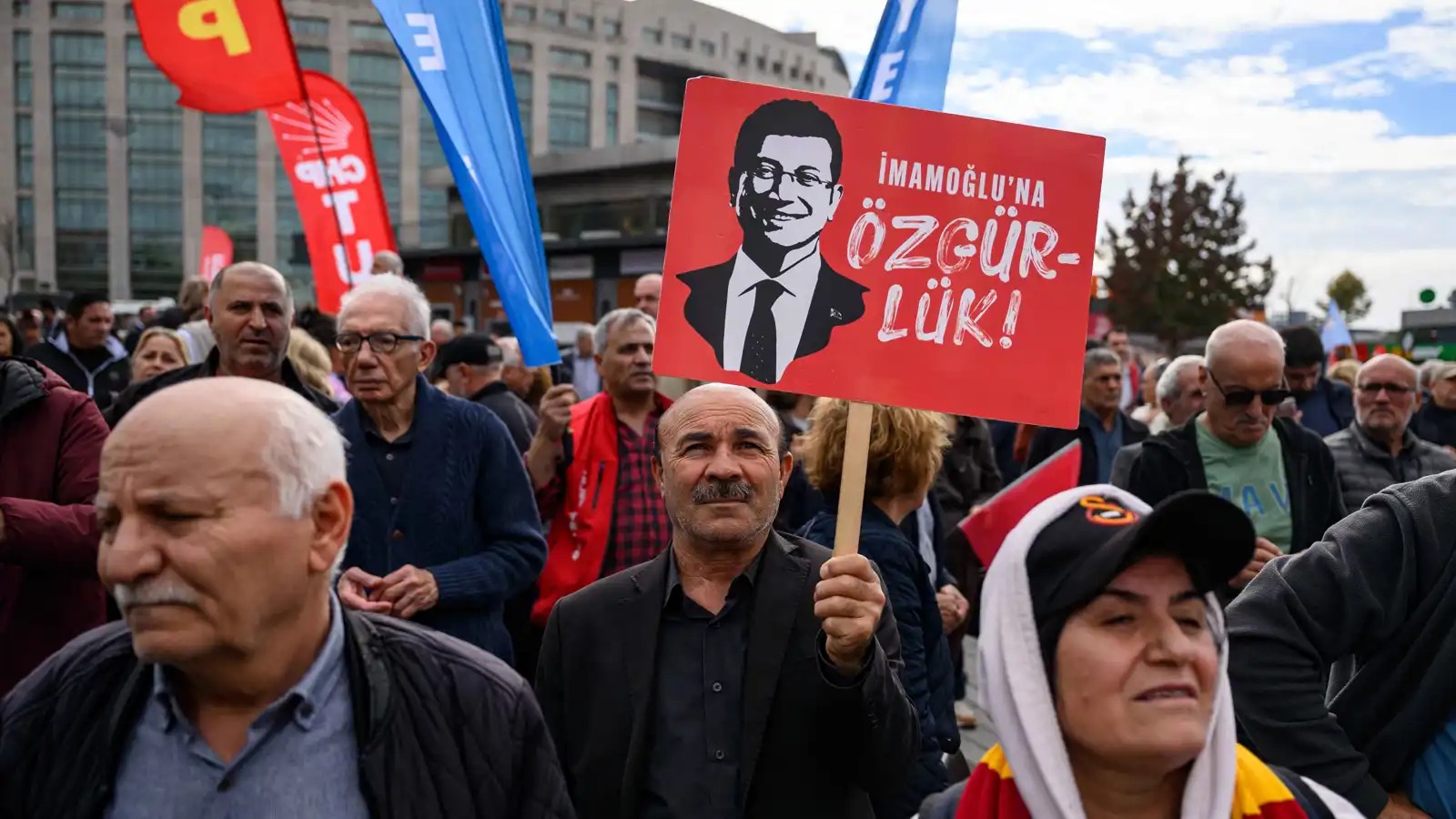 تركيا.. ترقب لبث محاكمة أكرم إمام أوغلو عبر التلفزيون الحكومي