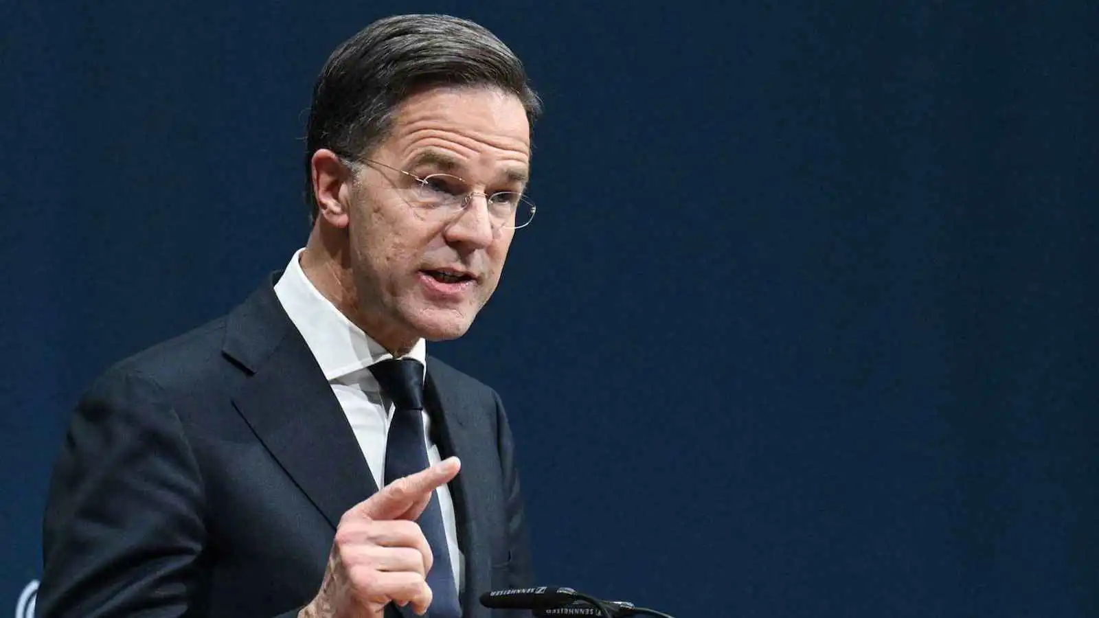 "الناتو": ملتزمون بضمان استمرار حصول أوكرانيا على الدعم اللازم