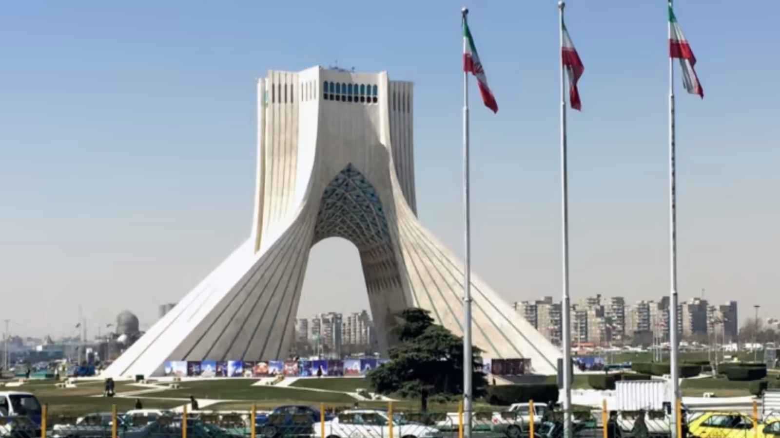 إيران تحذر حماس من "جوانب خطيرة" في خطة ترامب لإنهاء حرب غزة