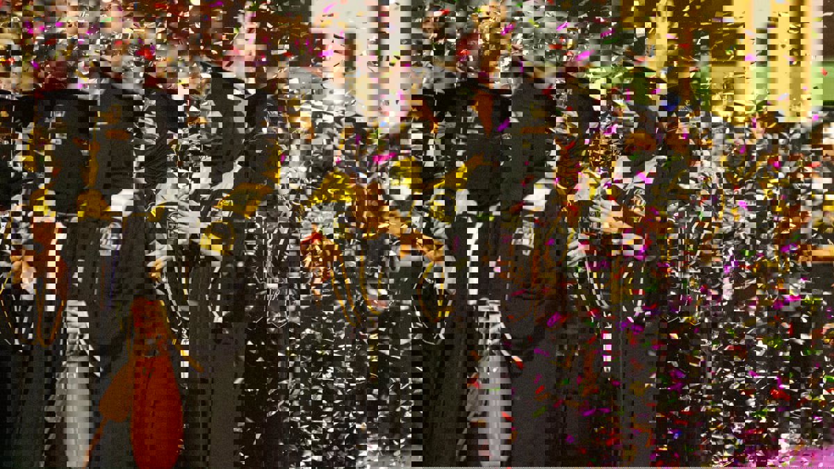 جامعة الطائف.. سعودية تقفز من فوق السور لحضور حفل تخرج