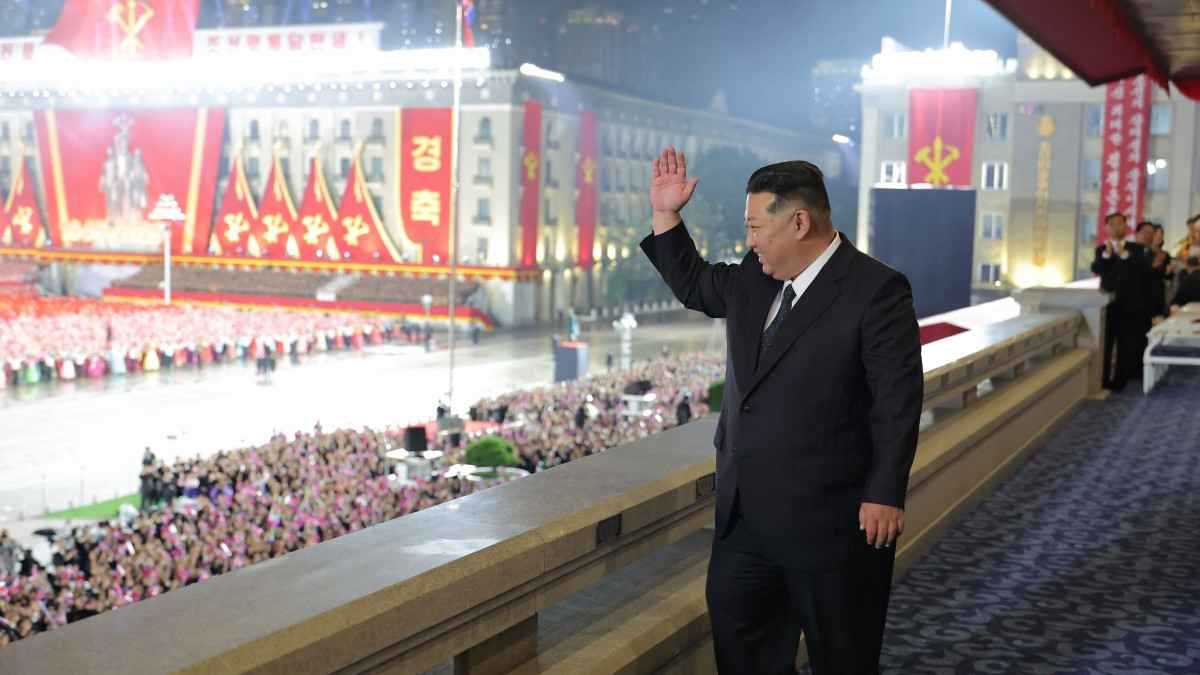 كيم: يجب أن يواصل جيشنا نموه ليصبح كياناً لا يُقهر