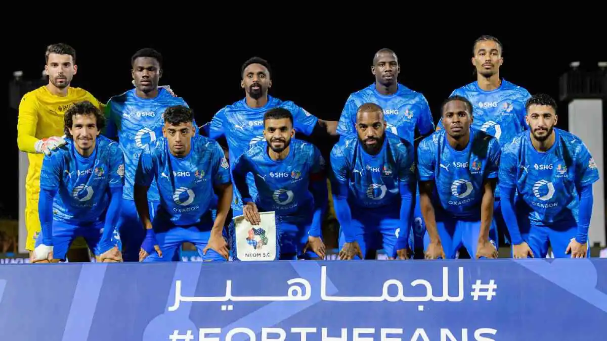 صراع بين الأهلي وبيراميدز.. نجم نيوم السعودي يقترب من الدوري المصري