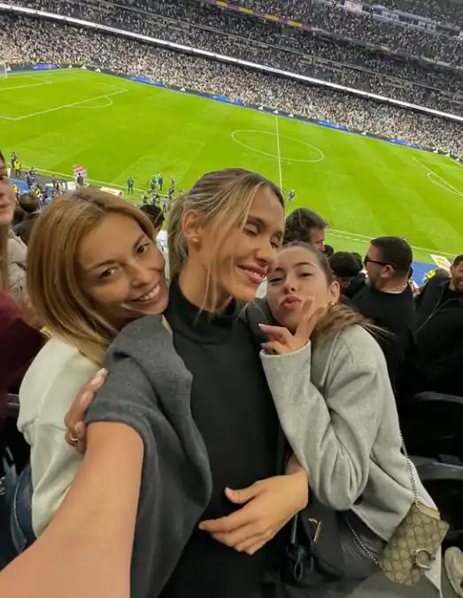 احتفال الممثلة الإسبانية لوز مينديز بفوز ريال مدريد