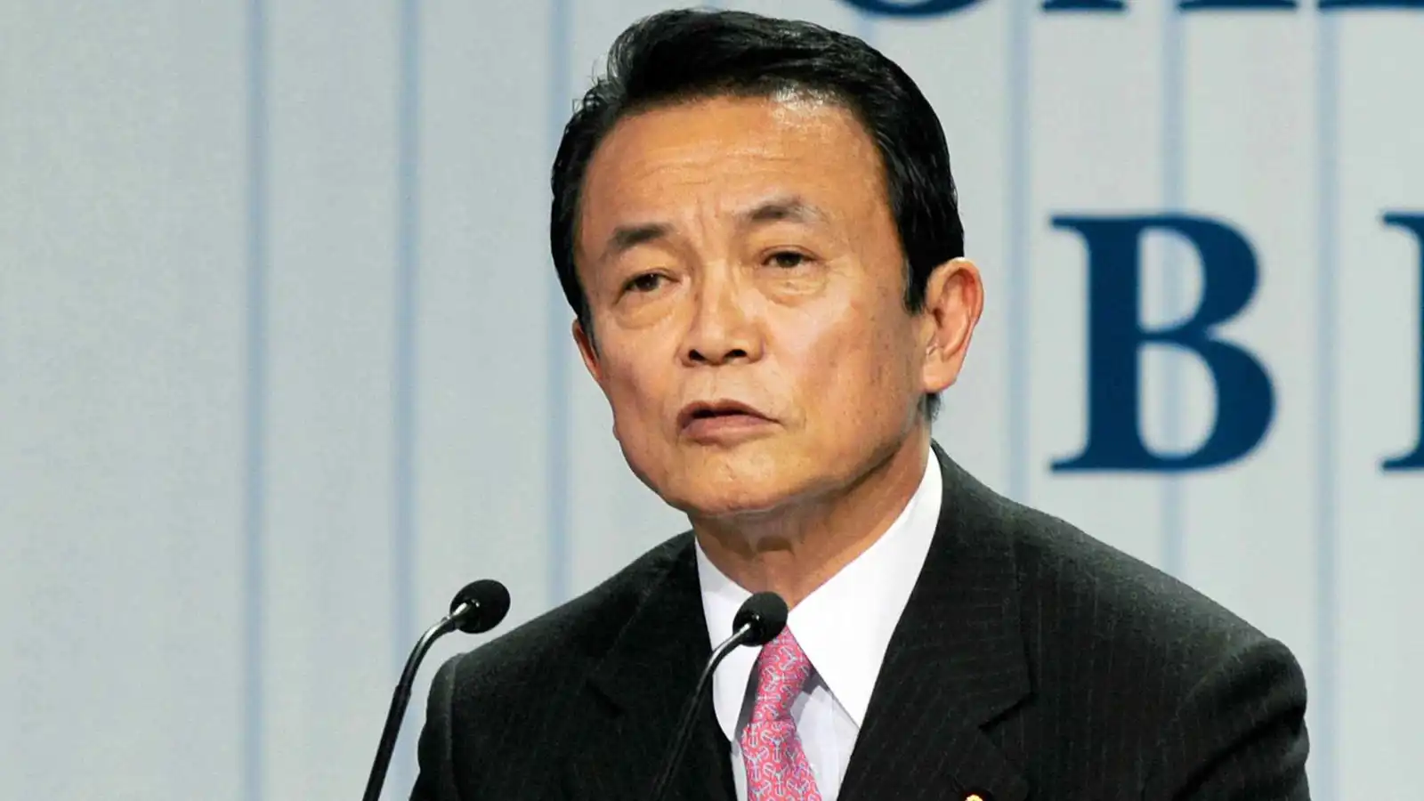 مهندس نجاح تاكايتشي.. من هو تارو آسو نائب رئيس الحزب الحاكم الياباني؟