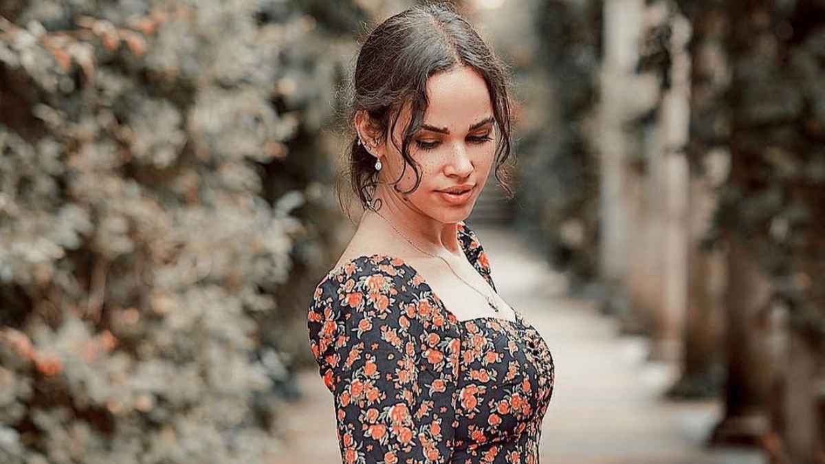 نور عمرو دياب تُثير الجدل بتصريح مفاجئ: "أنا ابنة شيرين رضا" (فيديو)