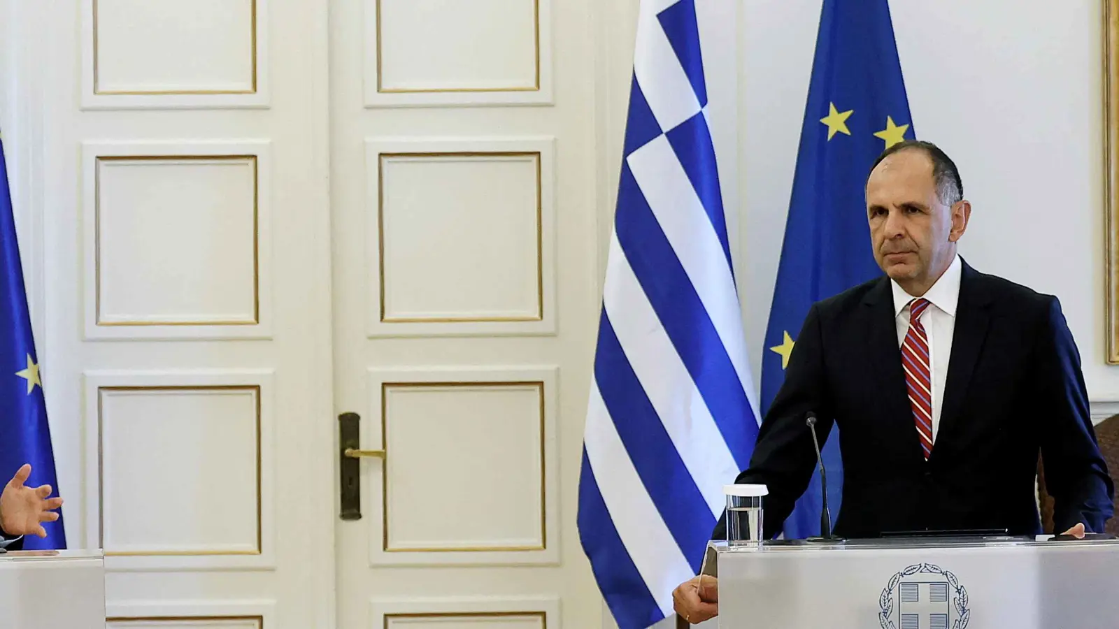 وزير خارجية اليونان: سنطالب الاتحاد الأوروبي بالمساعدة في علاج اللبنانيين