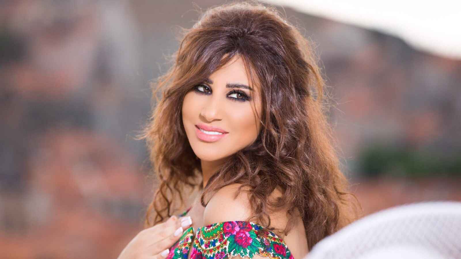 نجوى كرم تتصدر "الترند" بالعلم السوري و"الدبكة" (فيديو)