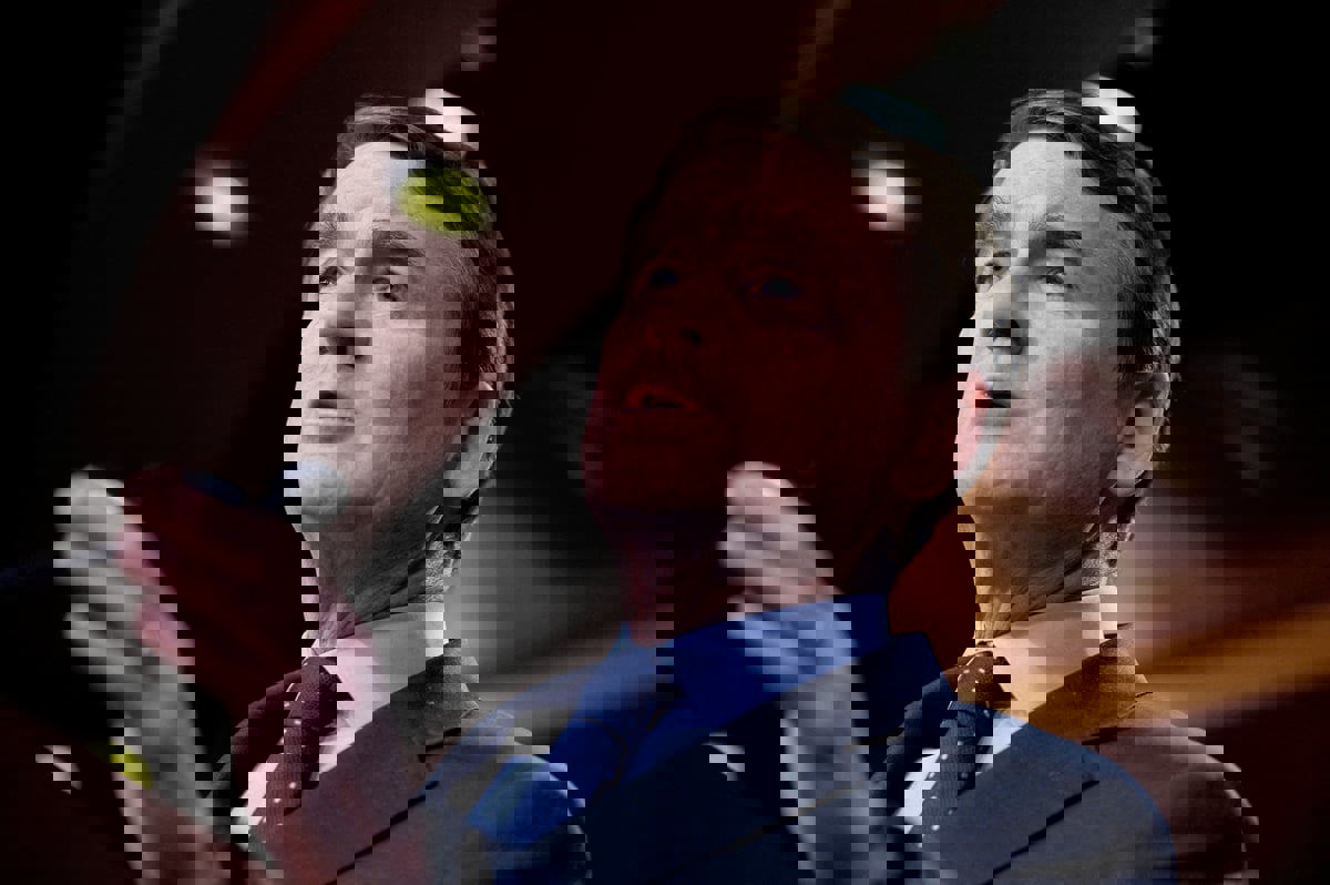 تنشر محتوى زائفًا عن حرب غزة.. سيناتور أمريكي ينتقد شركات التواصل الاجتماعي