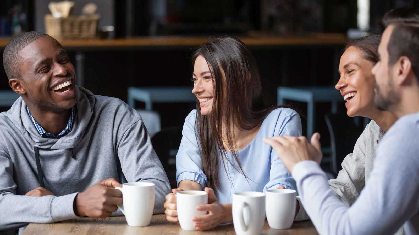 لعمر أطول وصحة أفضل.. ما هي الوتيرة المثالية للقاء الأصدقاء؟