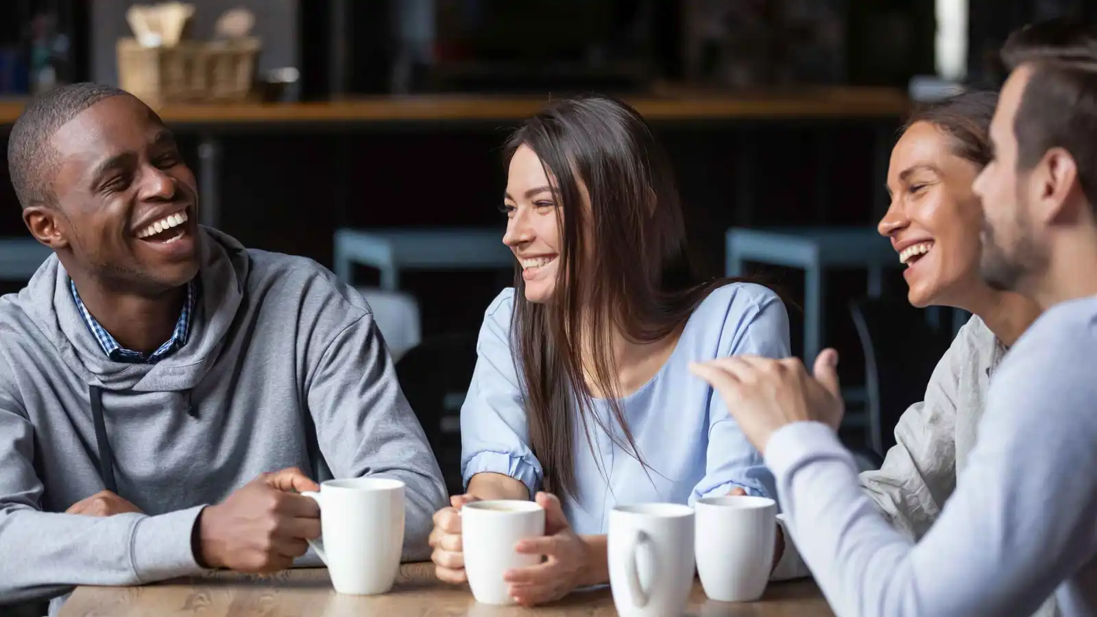 لعمر أطول وصحة أفضل.. ما هي الوتيرة المثالية للقاء الأصدقاء؟