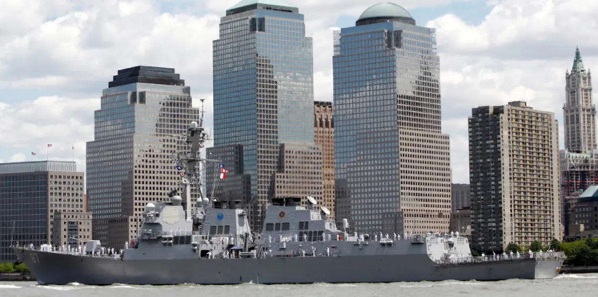 جماعة الحوثي تنفي استهداف مدمرة أمريكية قبالة السواحل اليمنية