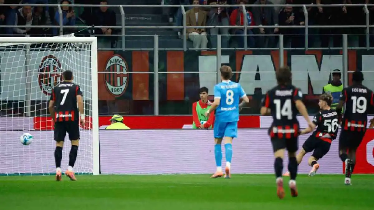 ملخص وأهداف ورجل مباراة ميلان ضد نابولي في الدوري الإيطالي