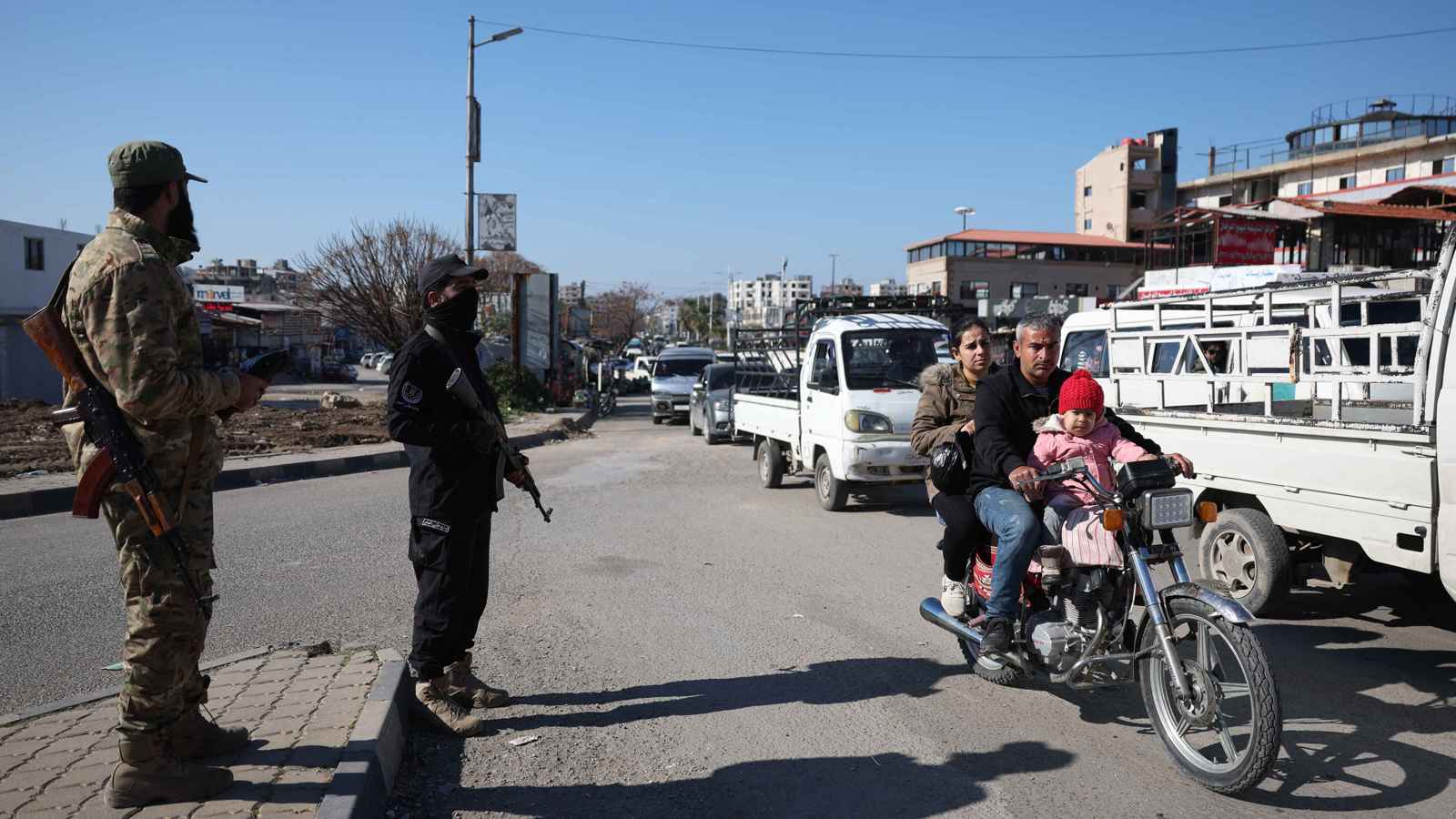 توتر جديد في الساحل السوري.. إسرائيل تقصف وتتوغل