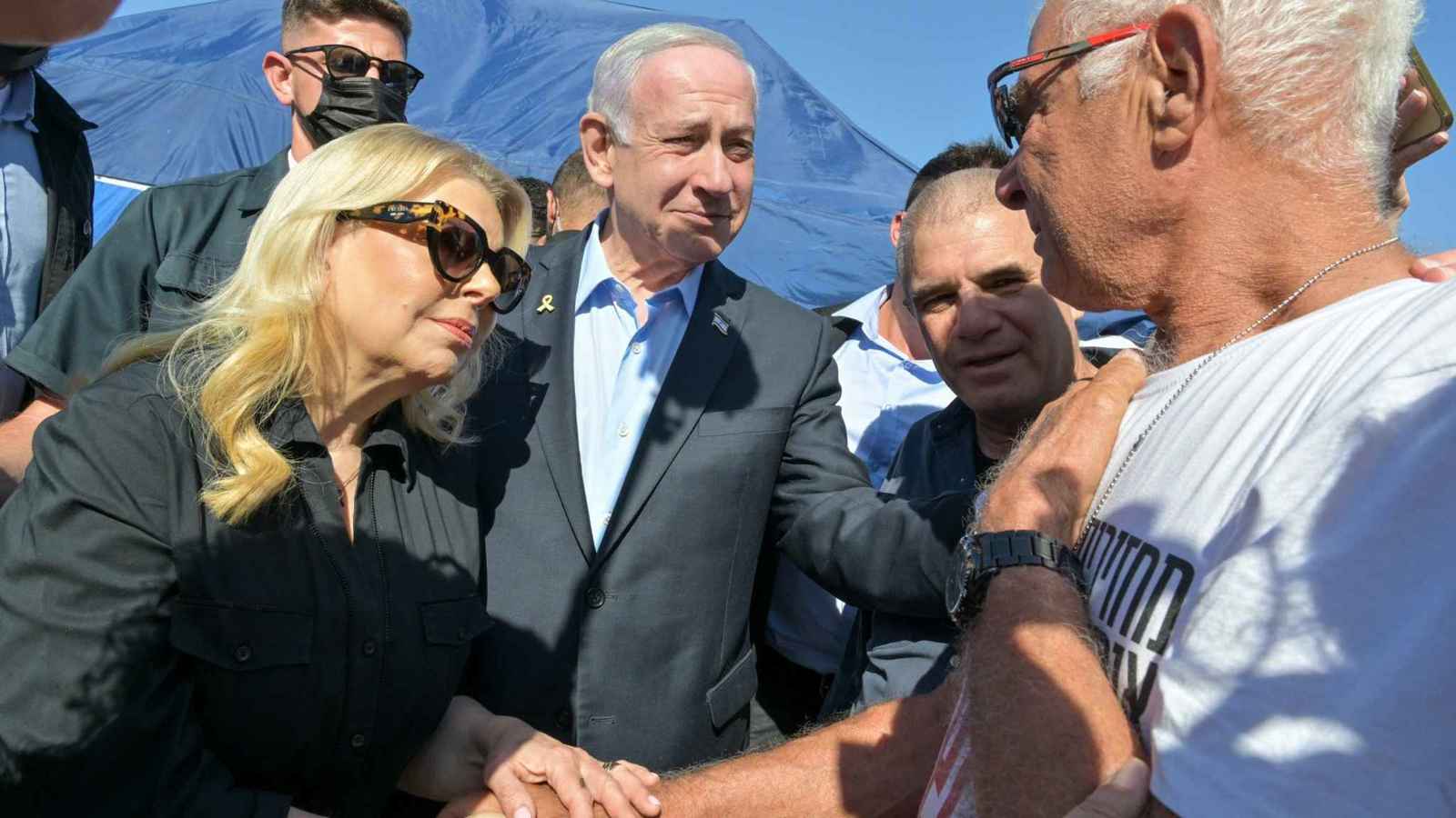 للمرة الأولى.. نتنياهو يزور مستوطنة "نير عوز" التي دمرها هجوم 7 أكتوبر