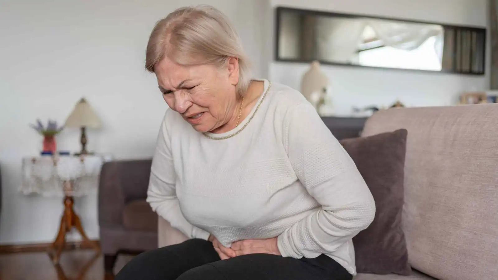 كبار السن والتسمم المنزلي.. كيف تحميهم من المخاطر؟