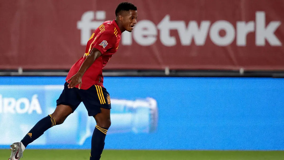 أنسو فاتي يحصد 5 أرقام قياسية في موسمه الأول مع برشلونة ومنتخب إسبانيا