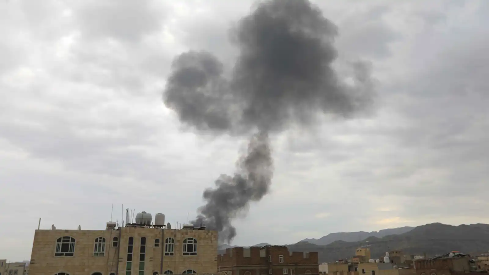 "النظر من الأعلى".. كاتس يتوعد بحصار الحوثيين بحرا وجوّا