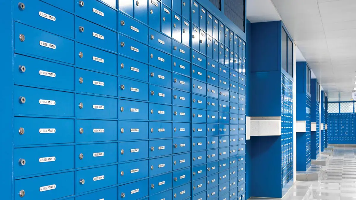 رويترز: استئناف خدمة البريد بين الإمارات وقطر عبر سلطنة عُمان