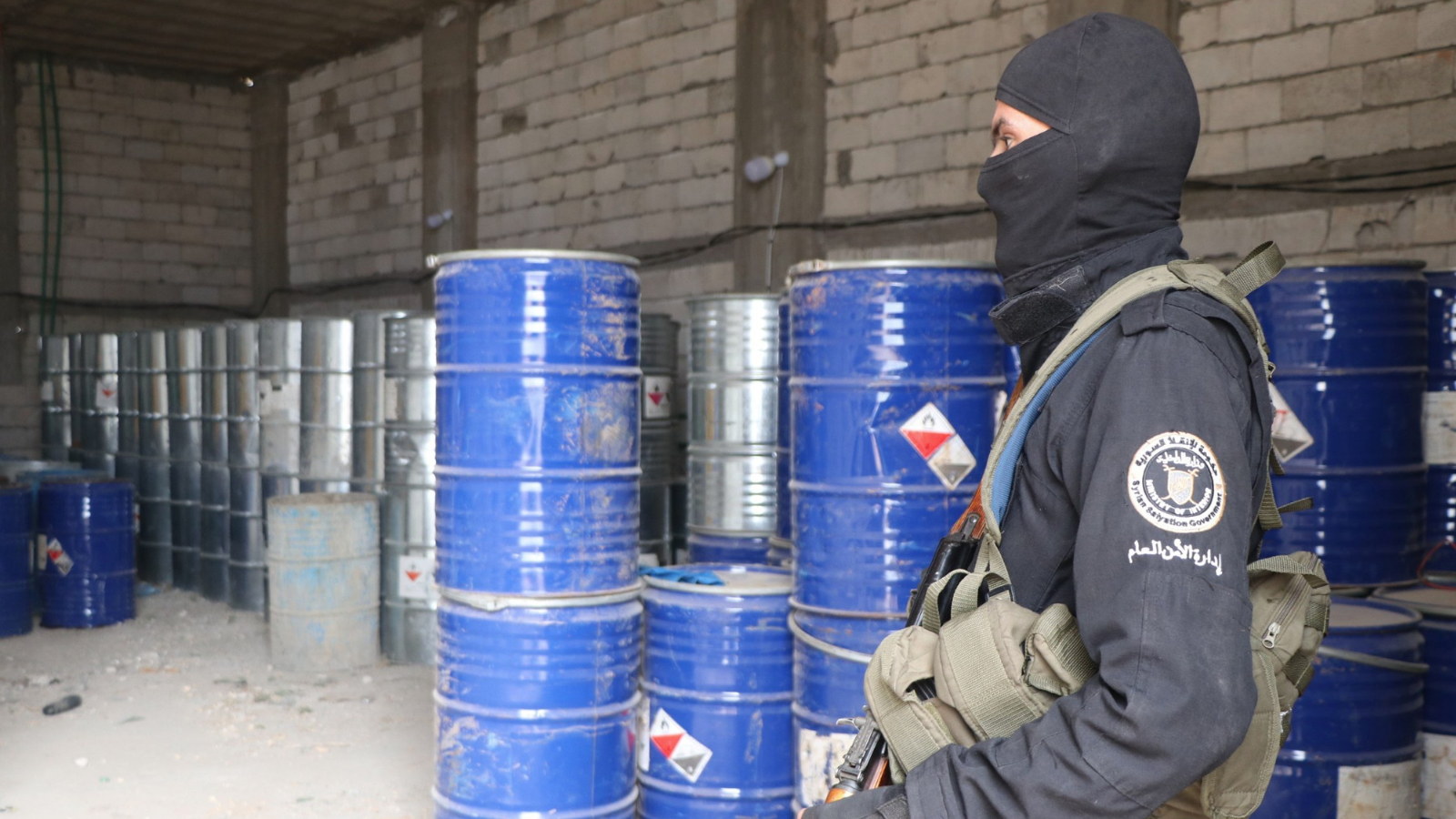 الجيش اللبناني يضبط معملا لتصنيع الكبتاغون عند الحدود مع سوريا (صور)