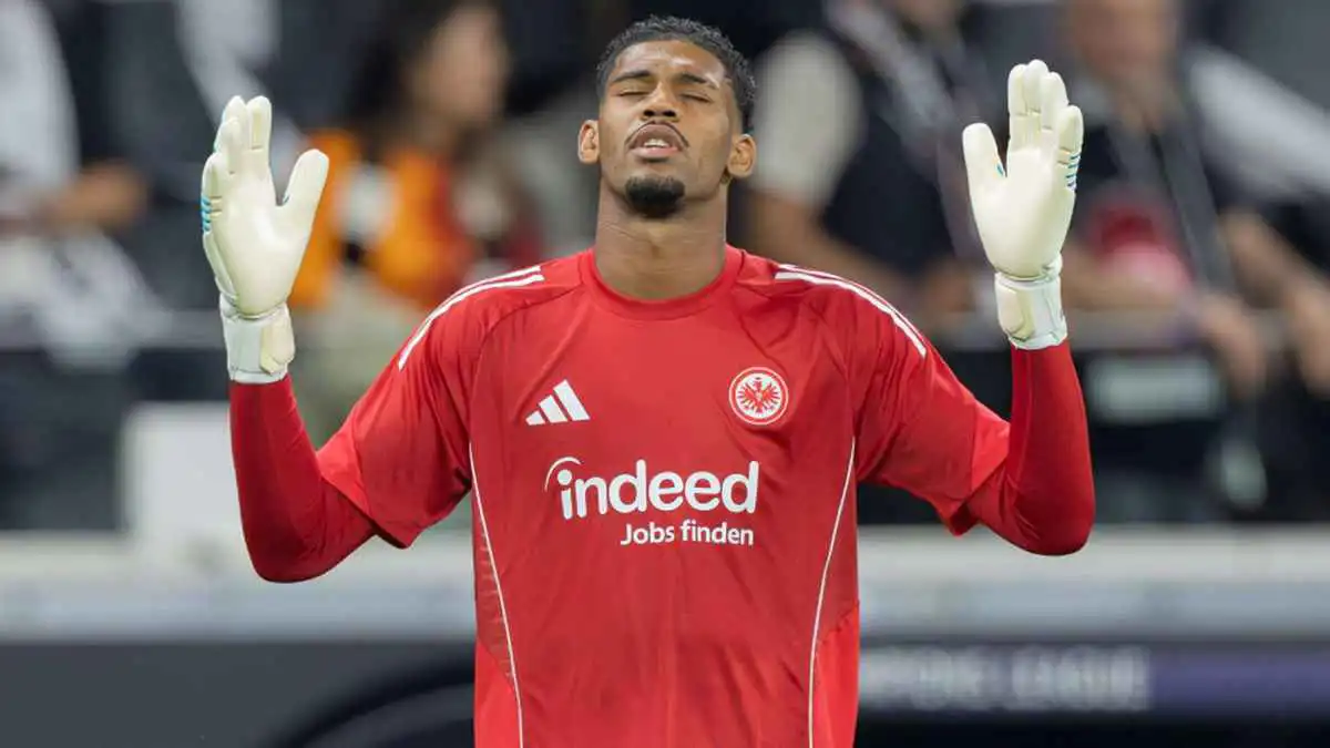 بفضل طبيب كريستيانو رونالدو.. سانتوس يعود لحراسة مرمى فرانكفورت