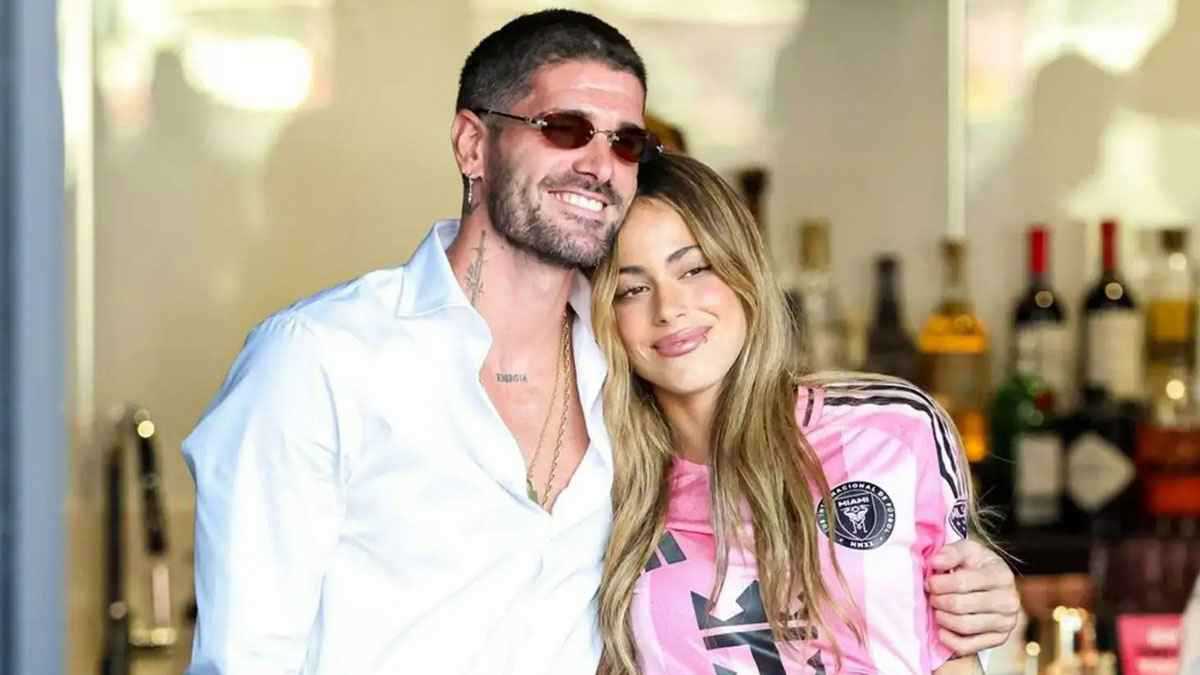 دي باول يعلن موعد زواجه من صديقته الأرجنتينية (صور)