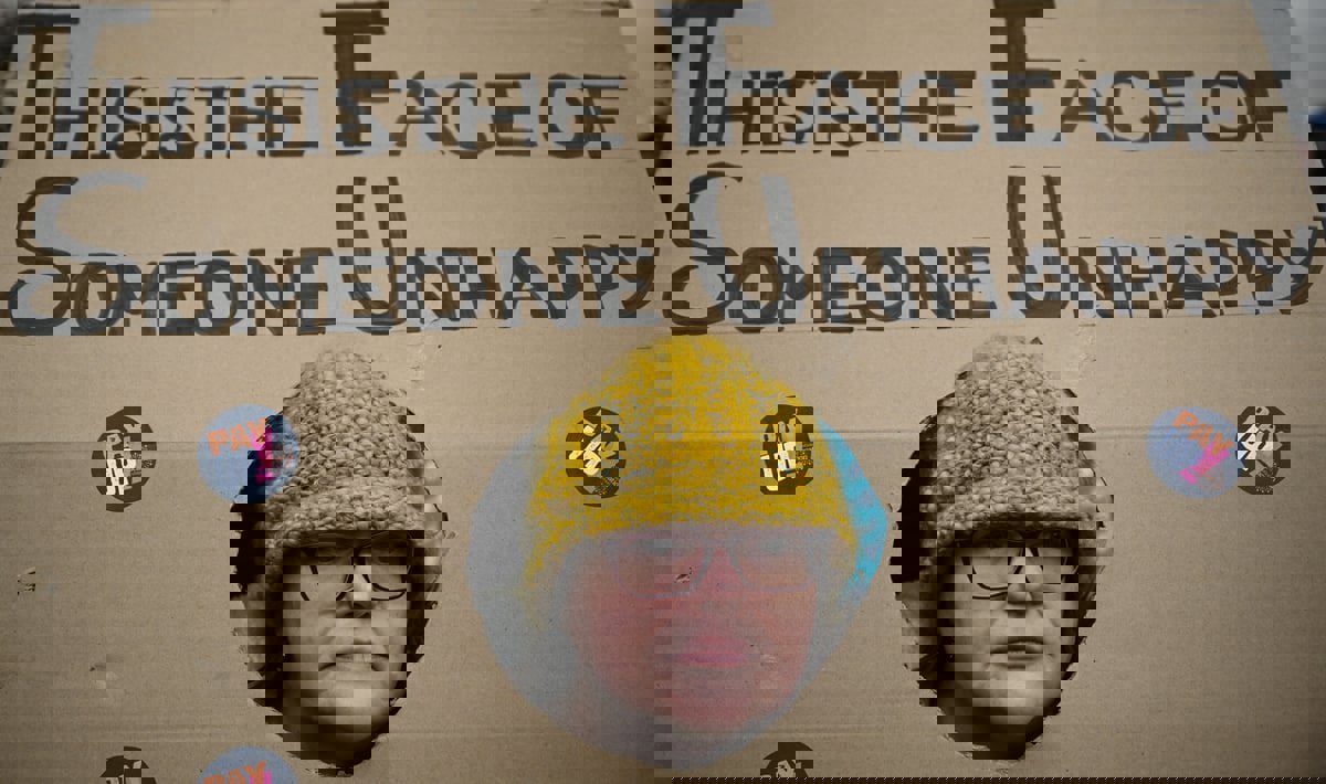 وزير الخزانة البريطاني: لا توجد أموال لزيادة الرواتب