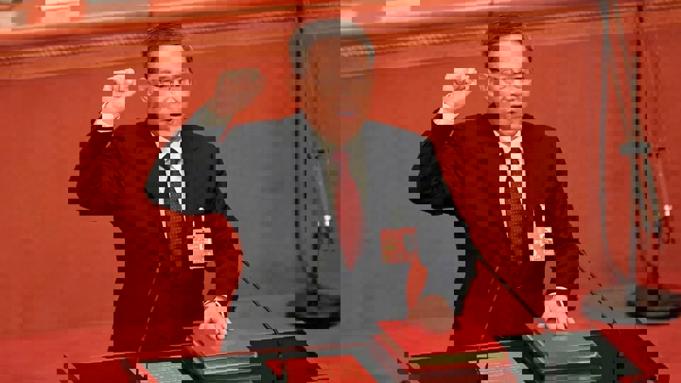 مكلف بإنعاش الاقتصاد.. تعيين لي تشيانغ رئيساً للحكومة الصينية
