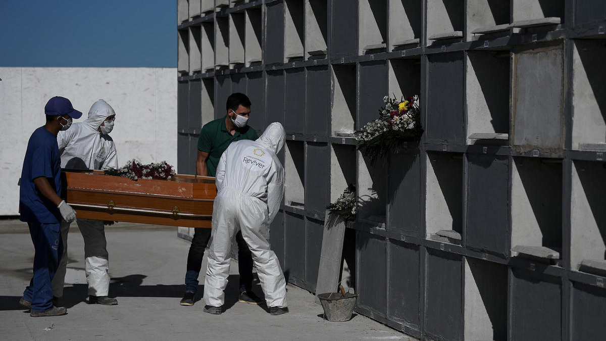 أمريكا تسجل أكثر من 800 وفاة جديدة بكورونا.. والبرازيل 1272 وفاة