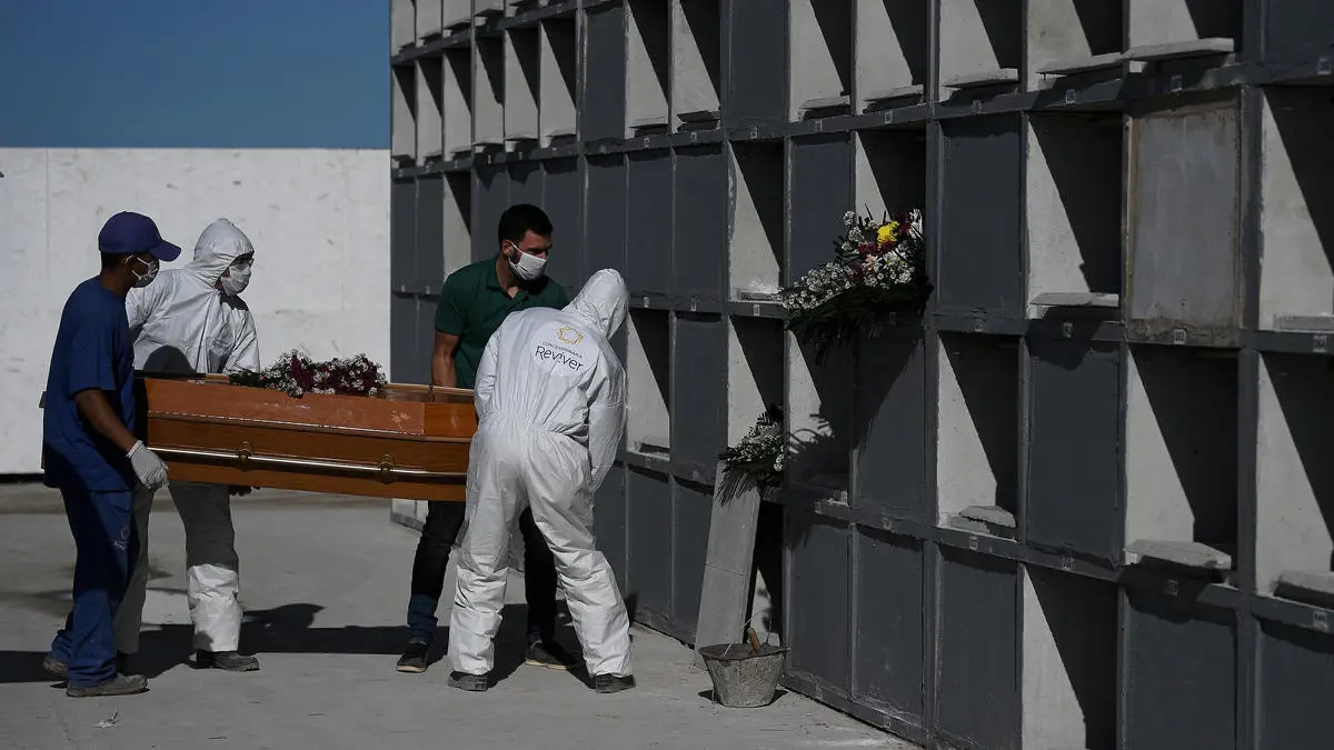 أمريكا تسجل أكثر من 800 وفاة جديدة بكورونا.. والبرازيل 1272 وفاة