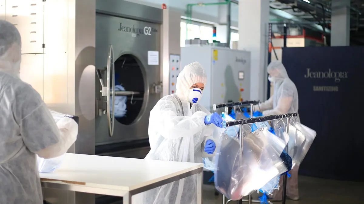 لا تسبب ضررا للبيئة.. تقنية ثورية لتعقيم الملابس بالأوزون