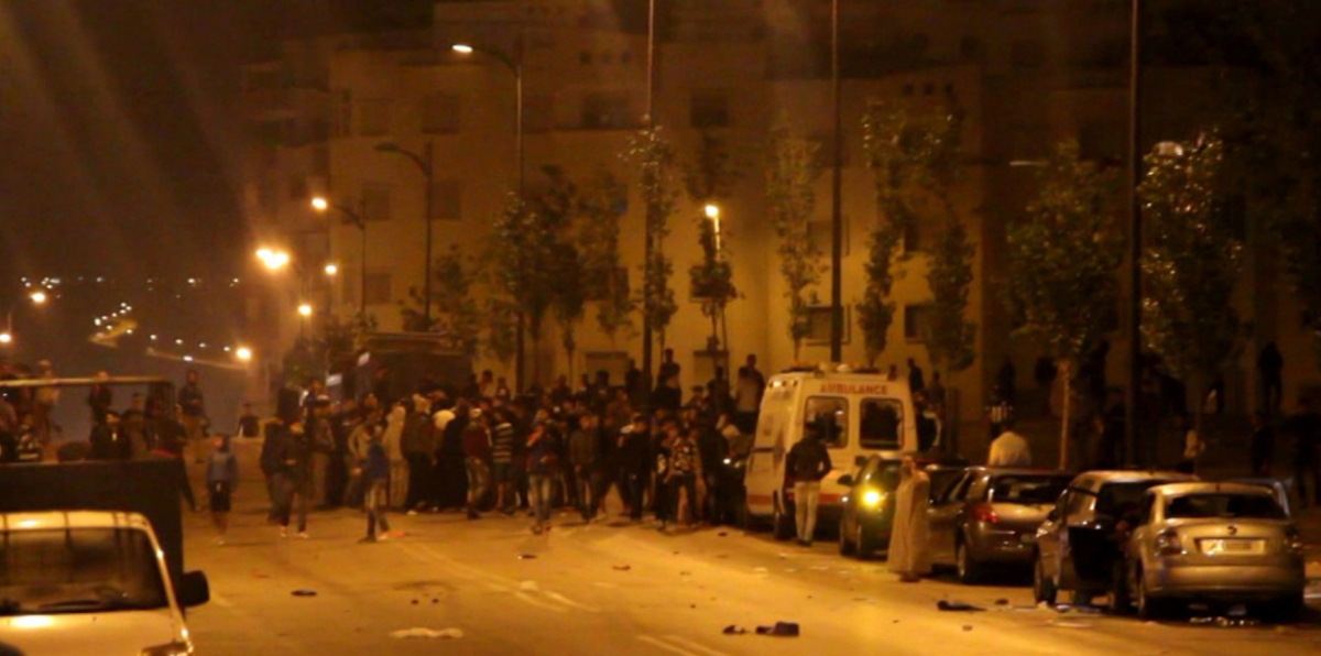 التحرش بفتاة يشعل مواجهات دامية بين شبان مغاربة ومهاجرين أفارقة في الدار البيضاء (فيديو)