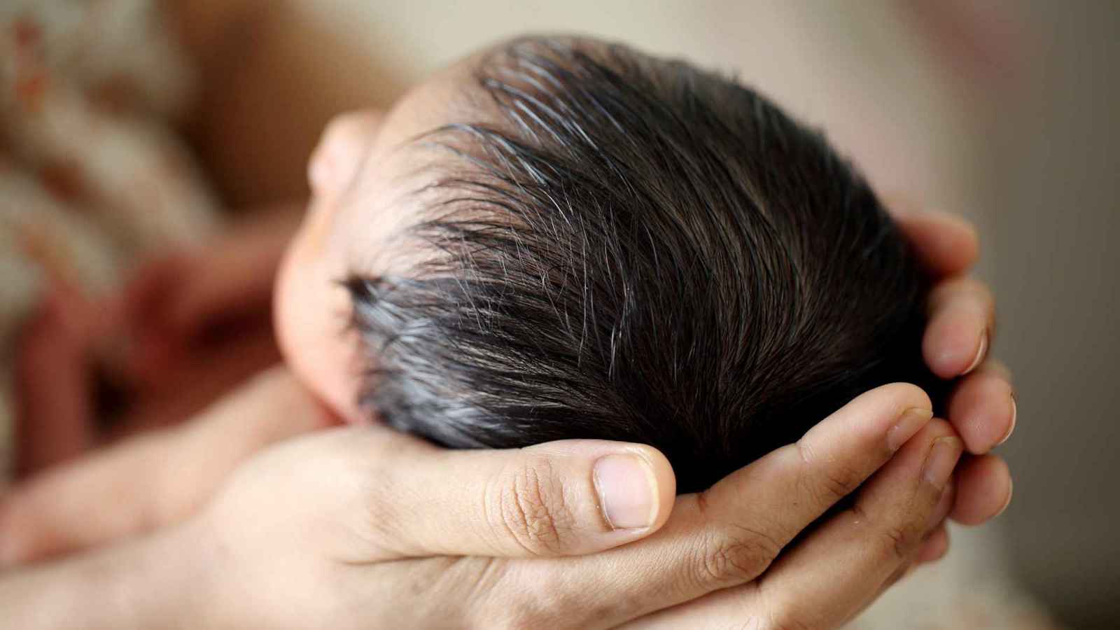 تونس.. العثور على رضيعة مُلقاة أمام أحد المنازل