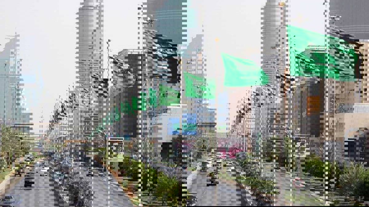 السعودية.. شركة خاصة تستبعد وترحل وافدا عربيا أساء للمملكة